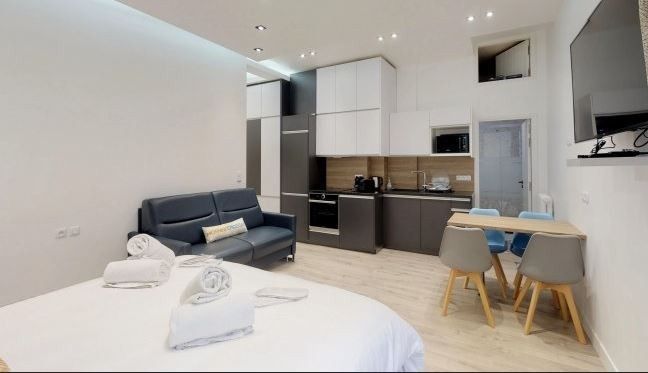 apartment 1 room for sale on PARIS (75008)