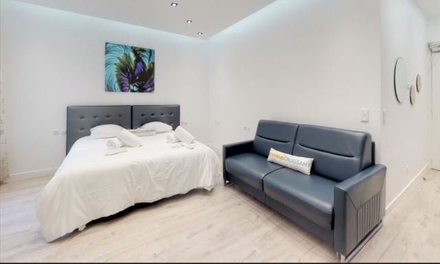 apartment 1 room for sale on PARIS (75008)