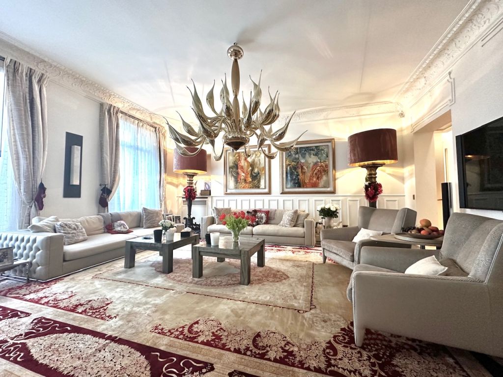 apartment 8 rooms for sale on PARIS (75116)