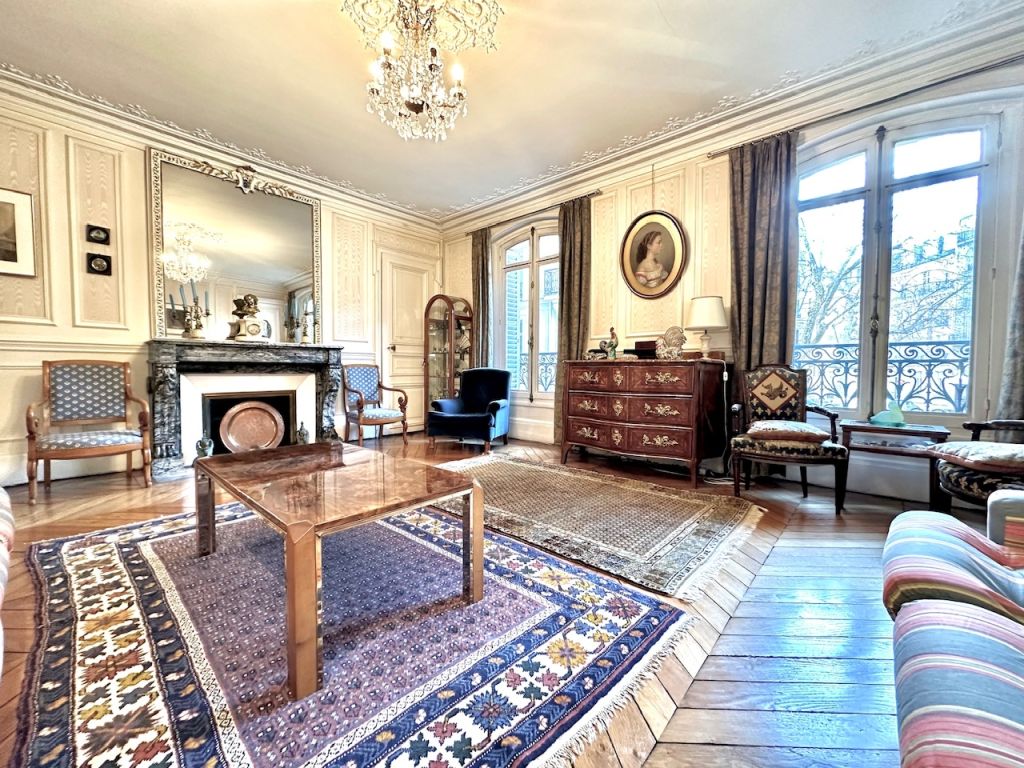 apartment 5 rooms for sale on PARIS (75008)