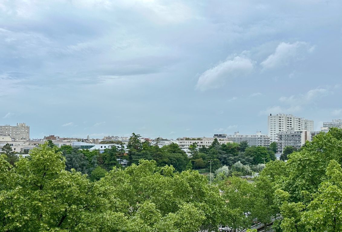 apartment 5 rooms for sale on PARIS (75017)